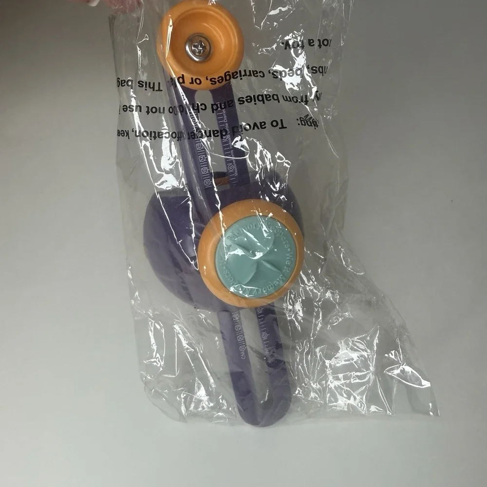 We R Memory Keepers Magnetic Circle Cutter Crafters Ultimate‎ Cutting Tools